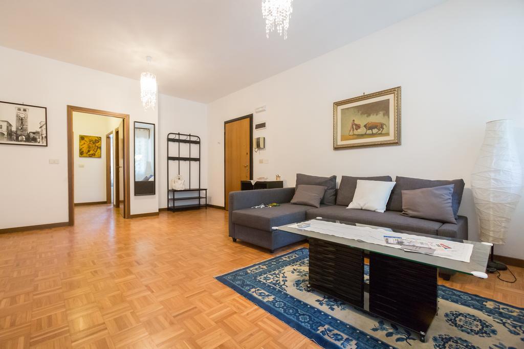 Bolognina Central Apartment Болонья Екстер'єр фото